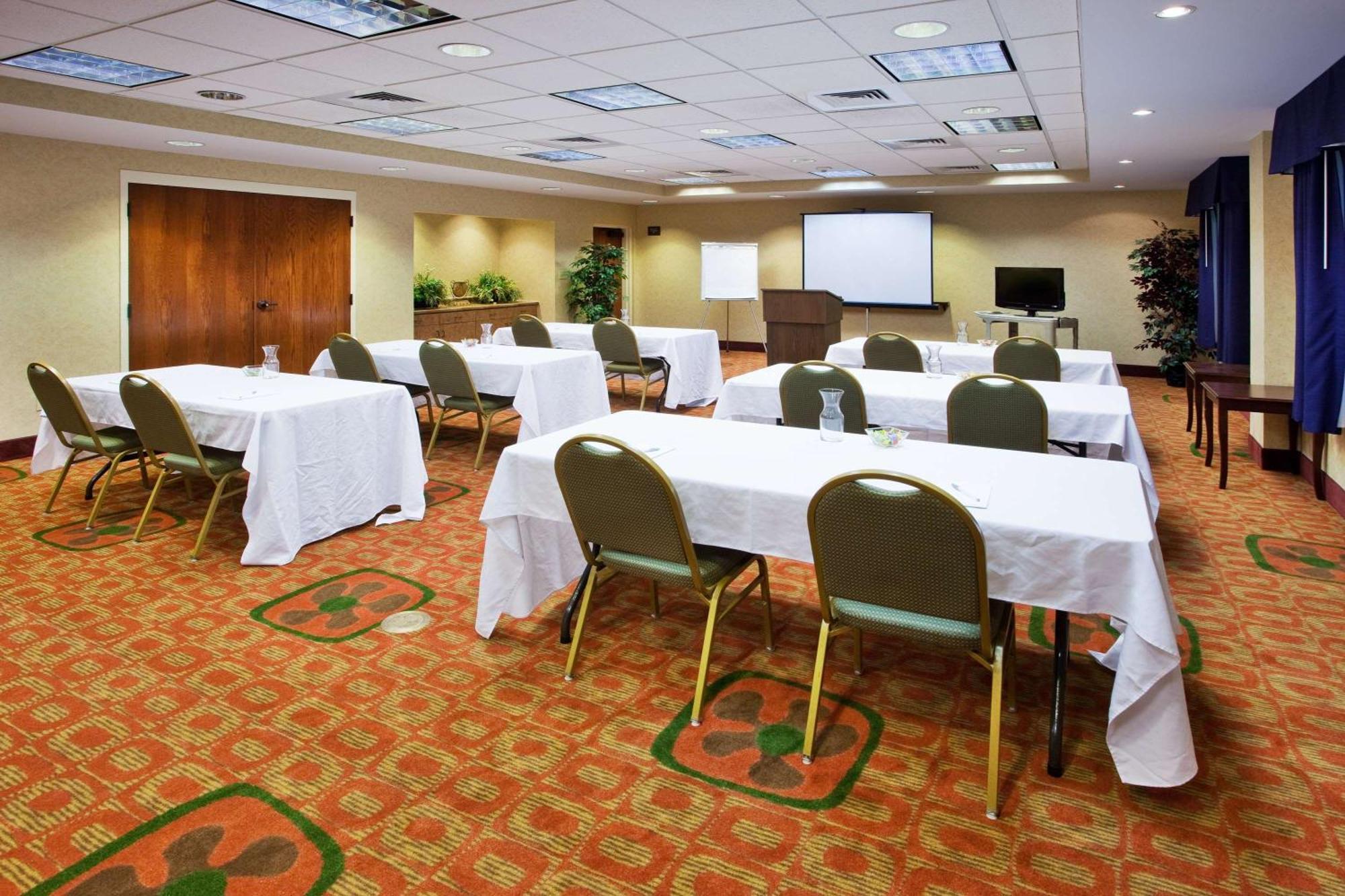 Hampton Inn & Suites Oxford-Anniston Business photo