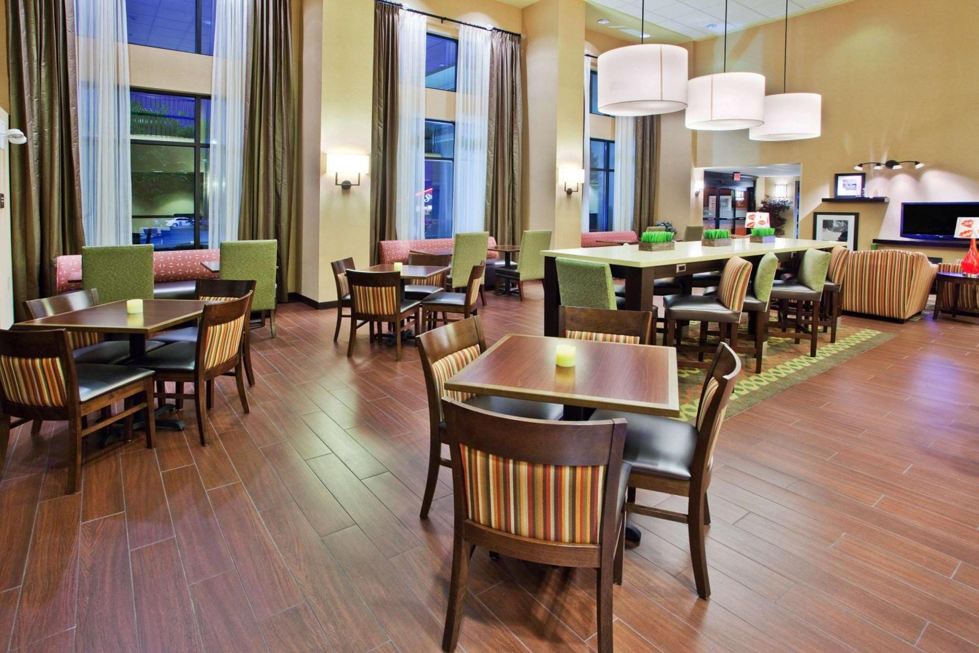 Hampton Inn & Suites Oxford-Anniston Restaurant photo