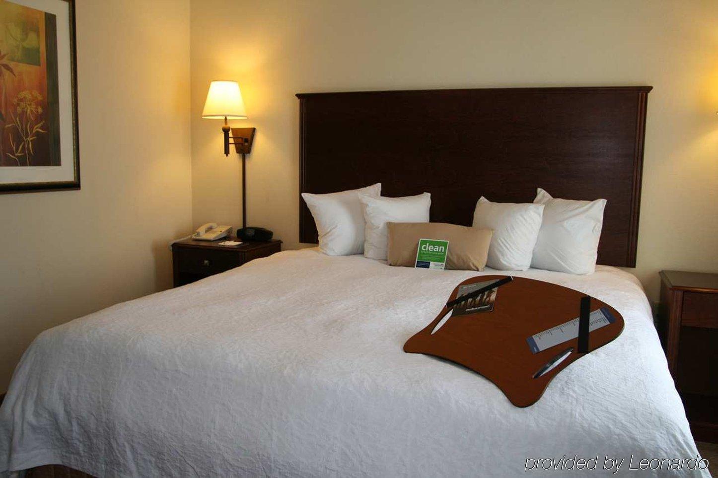Hampton Inn & Suites Oxford-Anniston Room photo
