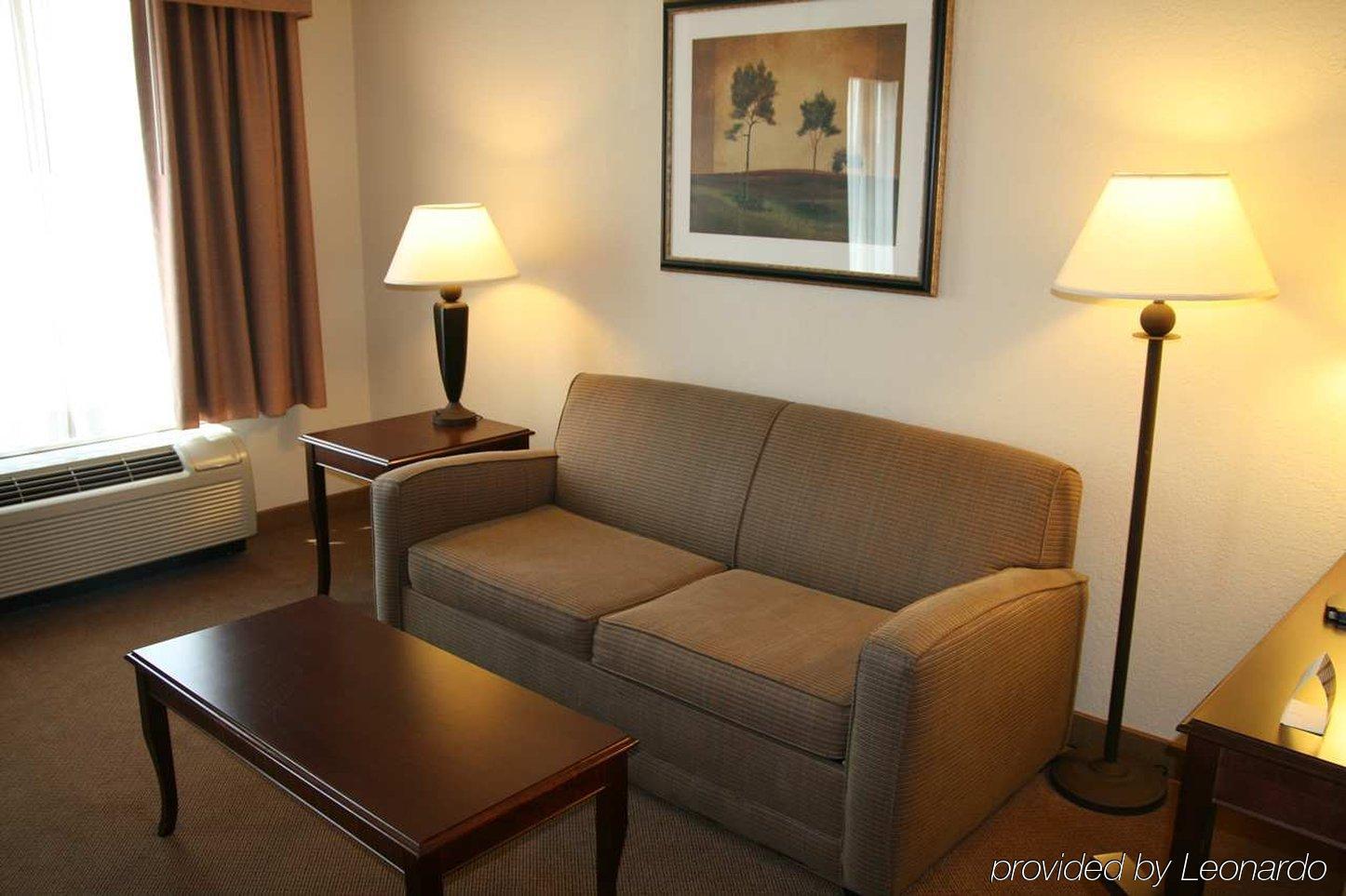 Hampton Inn & Suites Oxford-Anniston Room photo