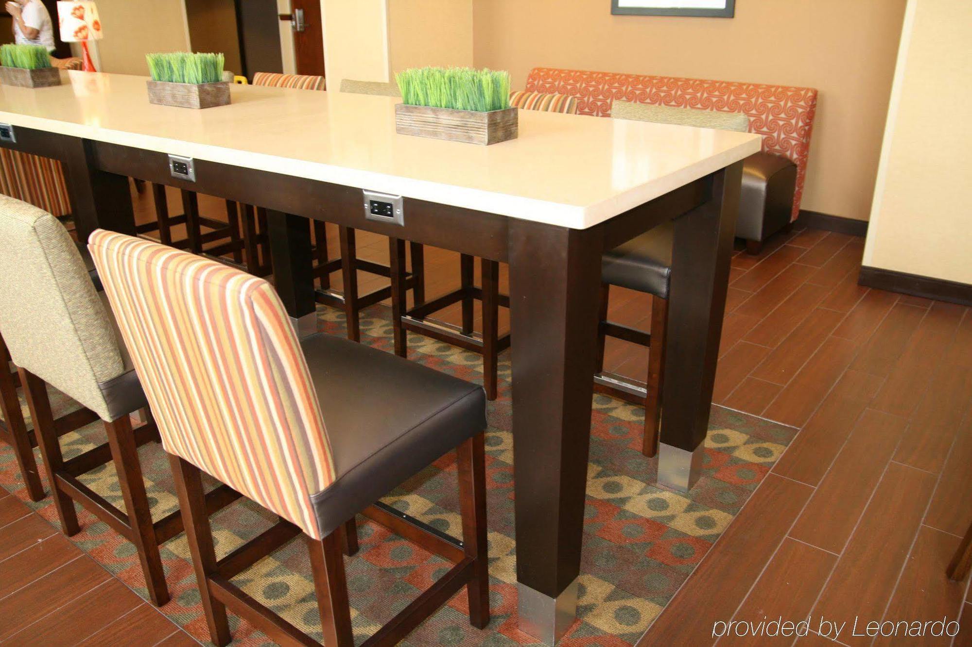 Hampton Inn & Suites Oxford-Anniston Room photo